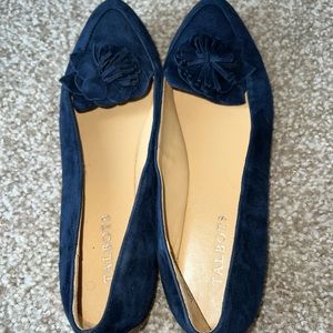 Pointed toe dress shoes